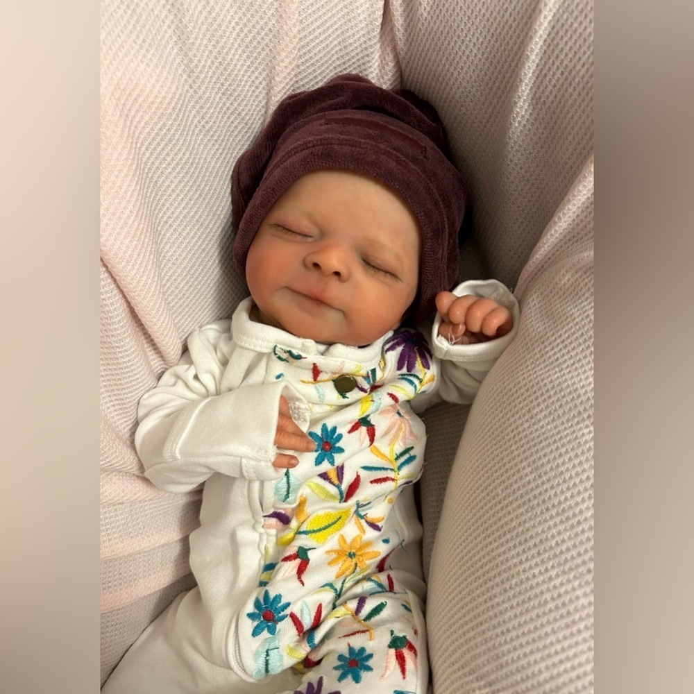 Reborn baby doll - realistic, painted with appropriate mottling of newborn - Picture 7 of 16